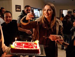 Tuba Ünsal? DİZİ SETİNDE SÜRPRİZ DOĞUM GÜNÜ!..