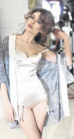 Nurgül Yeşilçay...RATİNG ALAMAYINCA FİYATINI İNDİRDİ !