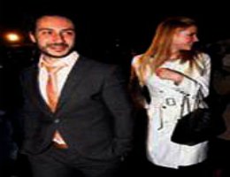 Wilma Elles...FLAŞLAR PATLAYINCA PANİKLEDİ !