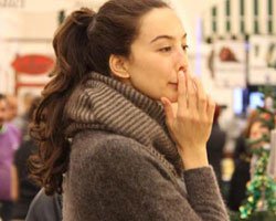 Azra Akın... KRALİÇE AĞZINI BOZDU!