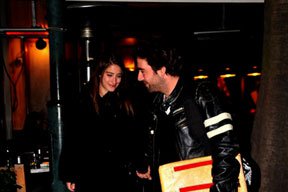 Hazal Kaya... FERİHA  "AYRILIK YOK" POZU VERDİ...