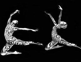 ÇIPLAK VÜCUDA YAĞLI BOYA !....