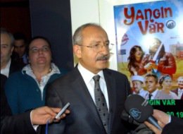 Kemal Kılıçdaroğlu... 'YANGIN VAR' FİLMİNİ MİLLETVEKİLLERİ İLE İZLEDİ...