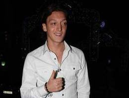 Mesut Özil... "SİZE POZ VERDİM, DEĞERİNİ BİLİN!"