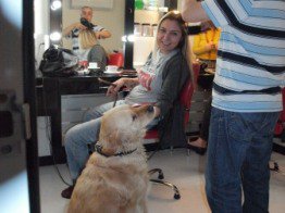 Tuna Arman... GÖZLERİ GÖRMEYEN KÖPEĞİNİ YANINDAN AYIRMIYOR