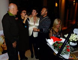 Mine Mucur...YENİ ALBÜMÜ ''BENİM PİYANOMDAN 2''!...