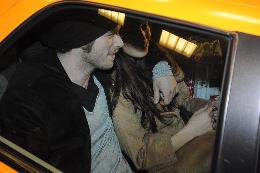 Azra Akın, Kıvanç Tatlıtuğ...FLAŞLAR PATLAYINCA AŞK POZU!