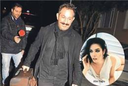 Cem Yılmaz... GAZETECİLERLE KÖŞE KAPMACA OYNADI!