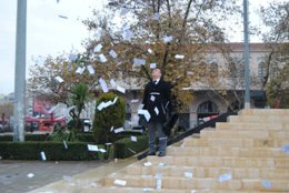 "Seninki Kaç Para"...  SAÇILAN PARALARI GERÇEK SANDILAR!