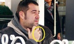 Ata Demirer... NİŞAN YÜZÜĞÜYLE DOLAŞIYOR...