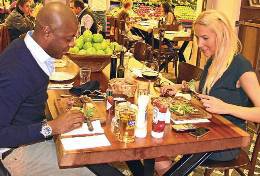 Pascal Nouma... SEVGİLİSİYLE ORTAYA ÇIKTI!