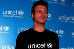 Kıvanç Tatlıtuğ... 2011'İN EN ÇEKİCİ ERKEĞİ!