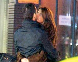 İlker İnanoğlu... SOKAK ORTASINDA ATEŞLİ ÖPÜŞME!