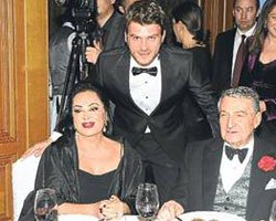 Kıvanç Tatlıtuğ... ÇOCUKLAR İÇİN DİLİ ÇÖZÜLDÜ!