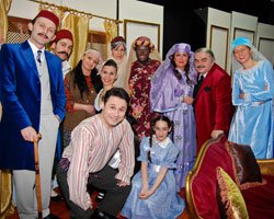 Enis Fosforoğlu Tiyatrosu... MEŞRUTİYET KOKTEYLİNE ÜNLÜ YAĞDI...