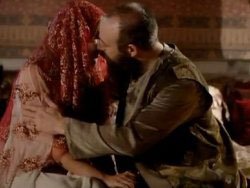 &quot;Muhteşem Yüzyıl&quot;... NİKAHI DUYAN VALİDE SULTAN BAYILIYOR!