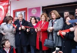 Gülben Ergen...8. ANAOKULUNU AYDIN'DA AÇTI!