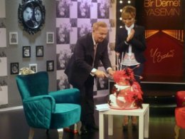 Seyfi Dursunoğlu... CANLI YAYINDA SÜRPRİZ KUTLAMA!