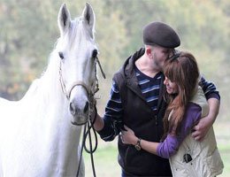 İpek Tuzcuoğlu... NİŞANLANIYOR!