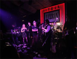 Messele Müzik... KENAN DOĞULU, BEYAZIT ÖZTÜRK,YONCA LODİ, BERKAY VİTRİN'DE 90-60-90 EĞLENDİ!