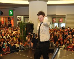 Sefa Doğanay... KADINLAR ÖPMEK İÇİN KUYRUK OLDU!