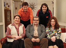 `Seksenler`... EV TELEFONU TELAŞI!