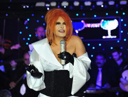 Bülent Ersoy'dan şok sözler.... "ANNENİ BEN Mİ DÜDÜKLEDİM?"