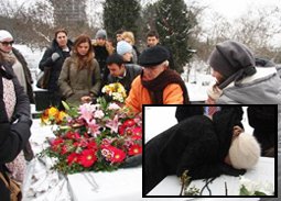 Defne Joy Foster? MEZARI BAŞINDA GÖZYAŞLARIYLA ANILDI?