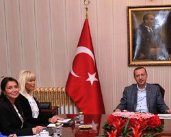 Yonca Evcimik'ten ... BAŞBAKANA TEŞEKKÜR!