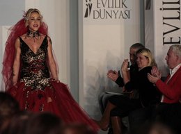 Billur Kalkavan? GELİNLİK FUARININ SÜRPRİZİ OLDU?