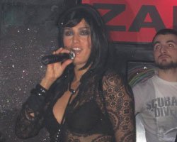 Tuğba Özay....BEYOĞLU KLÜP ZARİFEYİ COŞTURDU