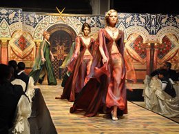 Şebnem Schaefer?  ALMANYA'DAN ANNESİNE REST ÇEKEREK  TÜRKİYE'YE  DEFİLEYE GELDİ?