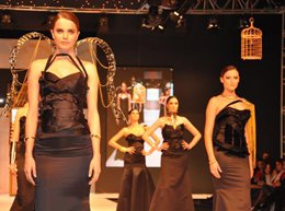 Tuğçe Kazaz?  ÜÇ MİLYON DOLAR İÇİN KANATLANDI!..