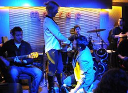 Levent Dörter? YİNE SAHNE, YİNE AŞK İLANI VE YENİ AŞK!...