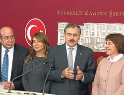 Yonca Evcimik... HAYVAN HAKLARI İÇİN MECLİS'TE