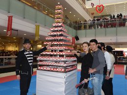 Murat Evgin.. 14 ŞUBAT' TA 14 KATLI PASTA KESTİ...