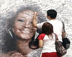 Whitney Houston... İLK ŞARKI SÖYLEDİĞİ KİLİSEDE SON YOLCULUK!