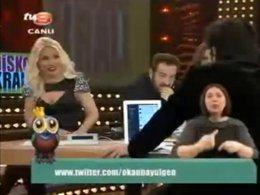 Lerzan Mutlu... CEHALETİN BÖYLESİ... EKRANDA KARİZMAYI FENA ÇİZDİRDİ...