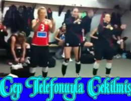 VOLEYBOLCULARIN SOYUNMA ODASI GÖRÜNTÜLERİ İNTERNETTE!