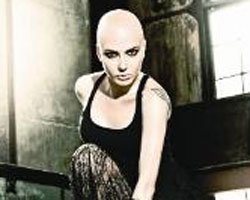 Deniz Uğur... CESUR POZLAR!