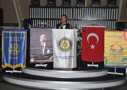 ULUSLARARASI ROTARY KURULUŞU'NUN 107. YILDÖNÜMÜNÜ GÖRKEMLİ BİR BALO İLE KUTLADI