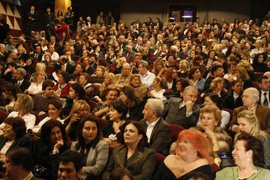 'Gönül Hırsızı'na ünlüler akın etti ... GALADA İZDİHAM
