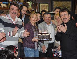 Eyüp Özbaltacı....DOĞUM GÜNÜNÜ SANATÇI DOSTLARIYLA KUTLADI.