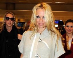 Pamela Anderson... PORNO YILDIZINA İSTANBUL'DA ÇOŞKULU KARŞILAMA!