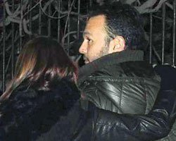 Ali Sunal... TESELLİYİ GECELERDE ARIYOR!