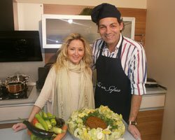 Pınar Aylin... "VAHE'NİN SOFRASI"NDA!