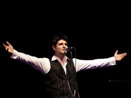 Özgür Akdemir? MÜZİK, SİNEMA VE ŞİMDİ DE TİYATRO?