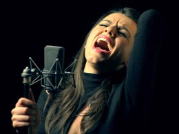 Eylem'den "Helal Olsun"... HAYATININ İLK SLOW KLİBİNİ ÇEKTİ...