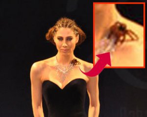 Şenay Akay... GERÇEK TARANTULA İLE PODYUMA ÇIKTI!