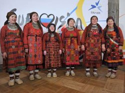 Eurovision 2012... RUSYA ADINA YARIŞACAK NİNELER TÜRK ÇIKTI!